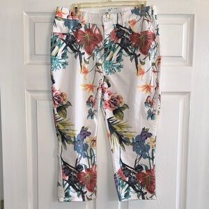 Chicos 1 White Floral Crop Pants